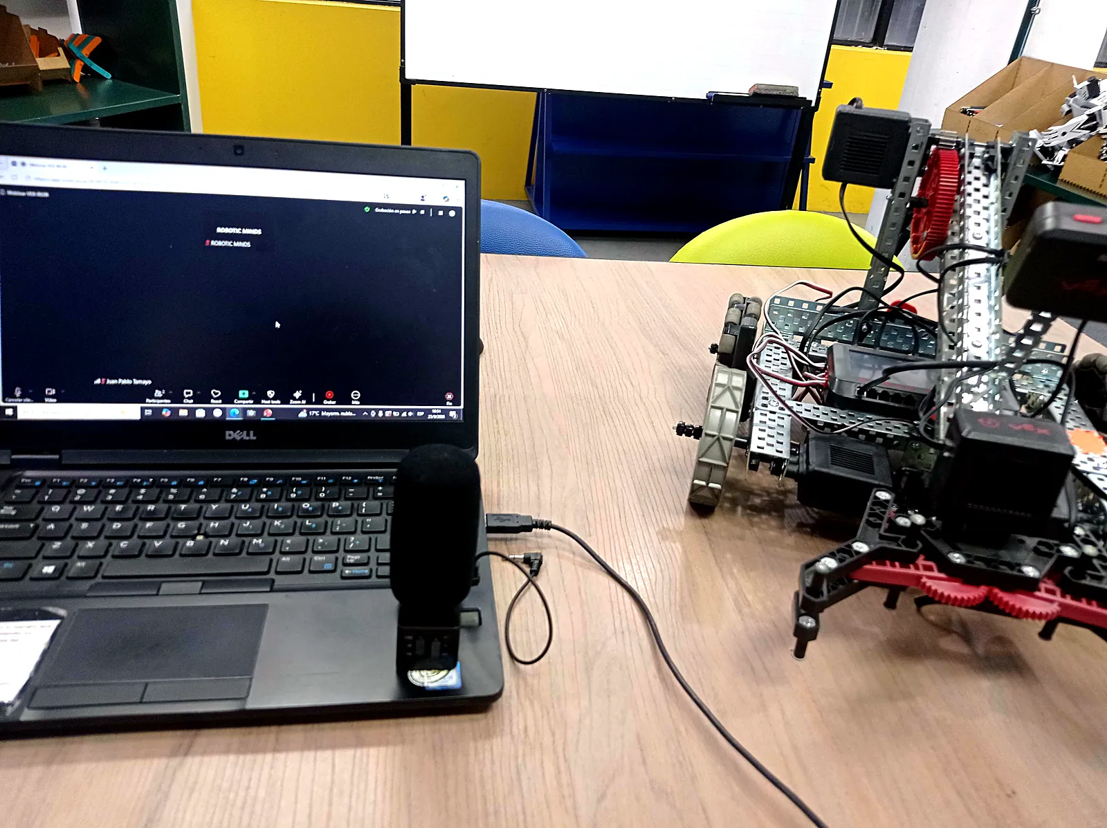 Clase de robótica online en vivo con kit en casa